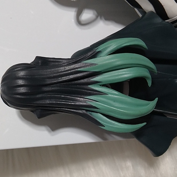 SALE! Demon Slayers Bundle Of 3 W/No Stands Included Great Condition - Picture 9 of 15